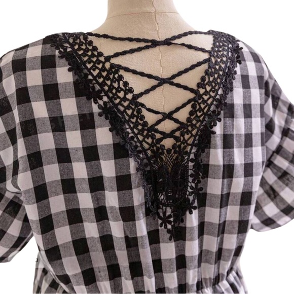 🖤 PLUS Dress 🖤 - Picture 3 of 4